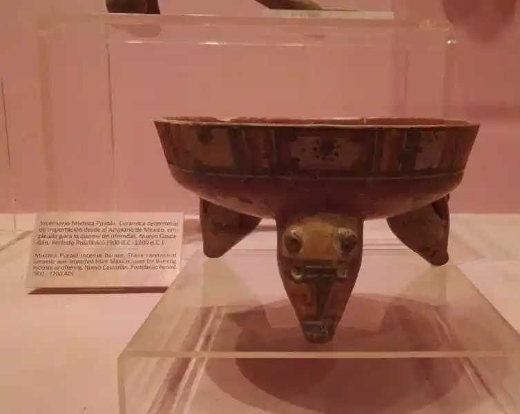 Three-legged incense burner with animal design